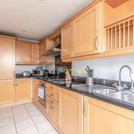 Perfect Spot In Central Windsor & Free Parking! Екстериор снимка