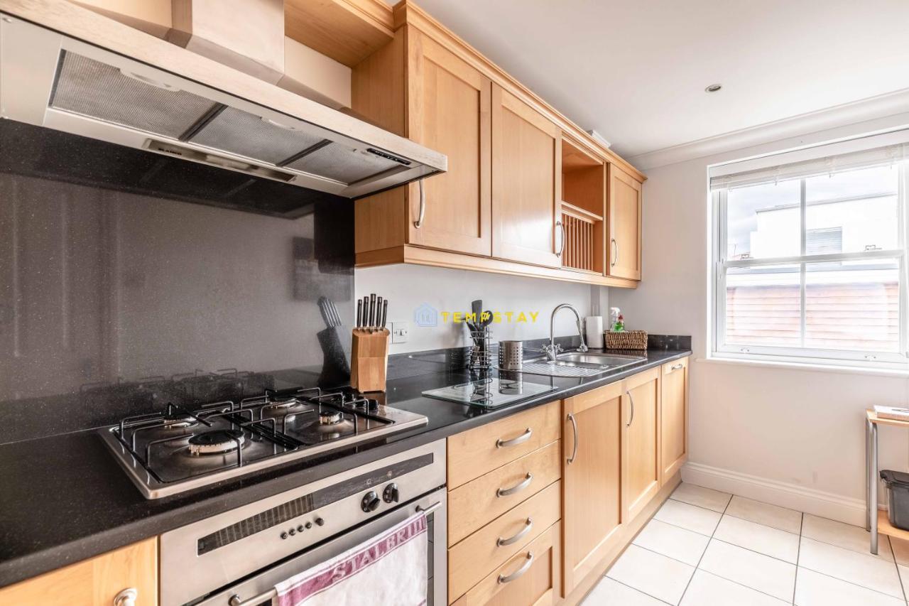 Perfect Spot In Central Windsor & Free Parking! Екстериор снимка