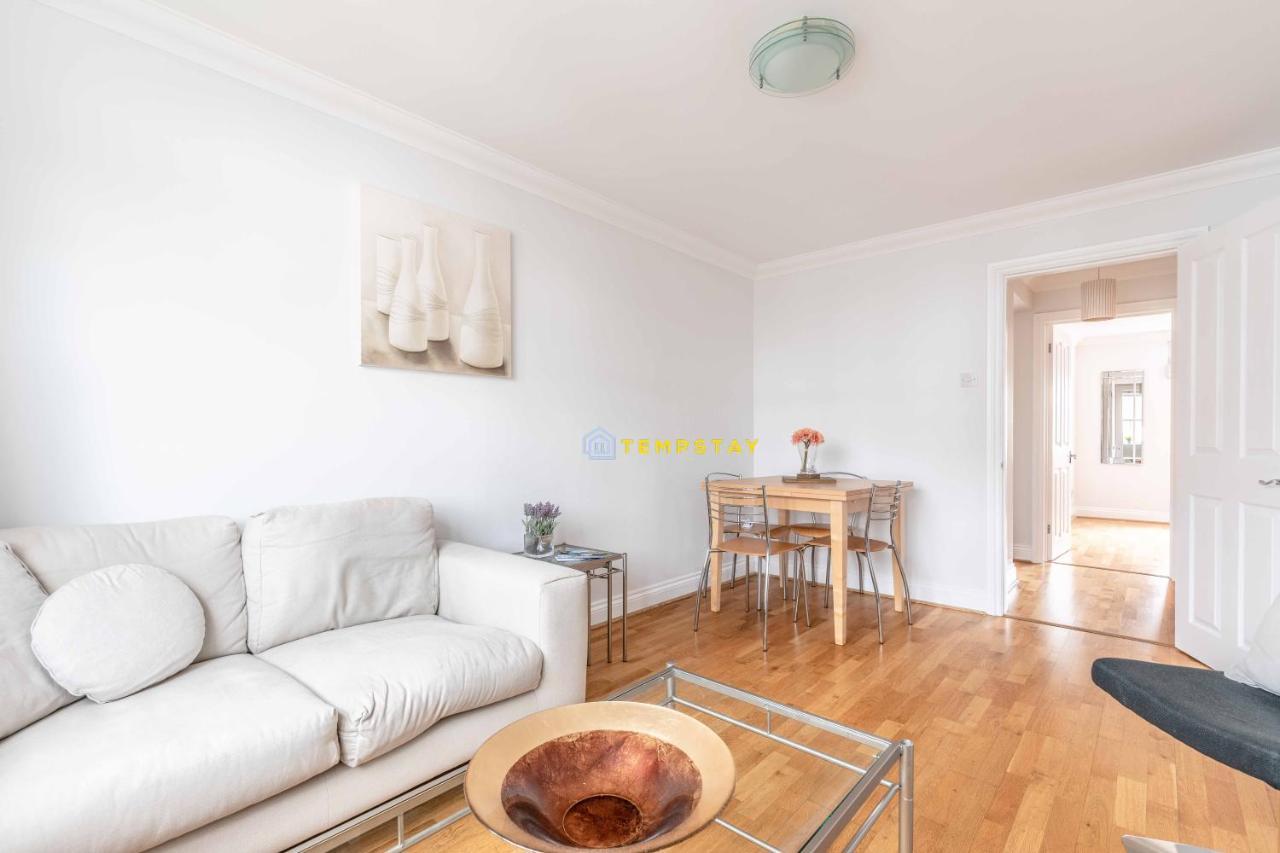 Perfect Spot In Central Windsor & Free Parking! Екстериор снимка