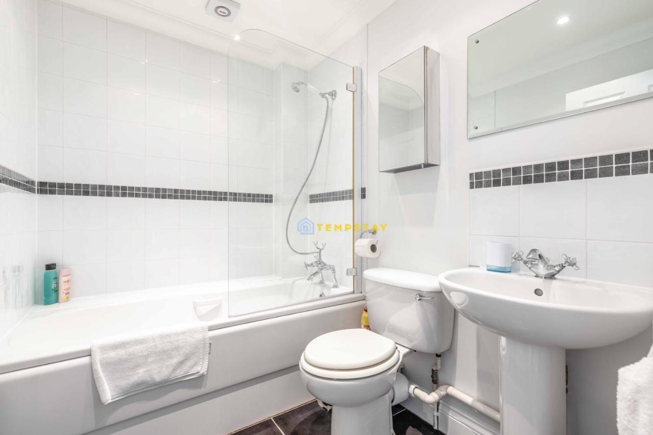 Perfect Spot In Central Windsor & Free Parking! Екстериор снимка