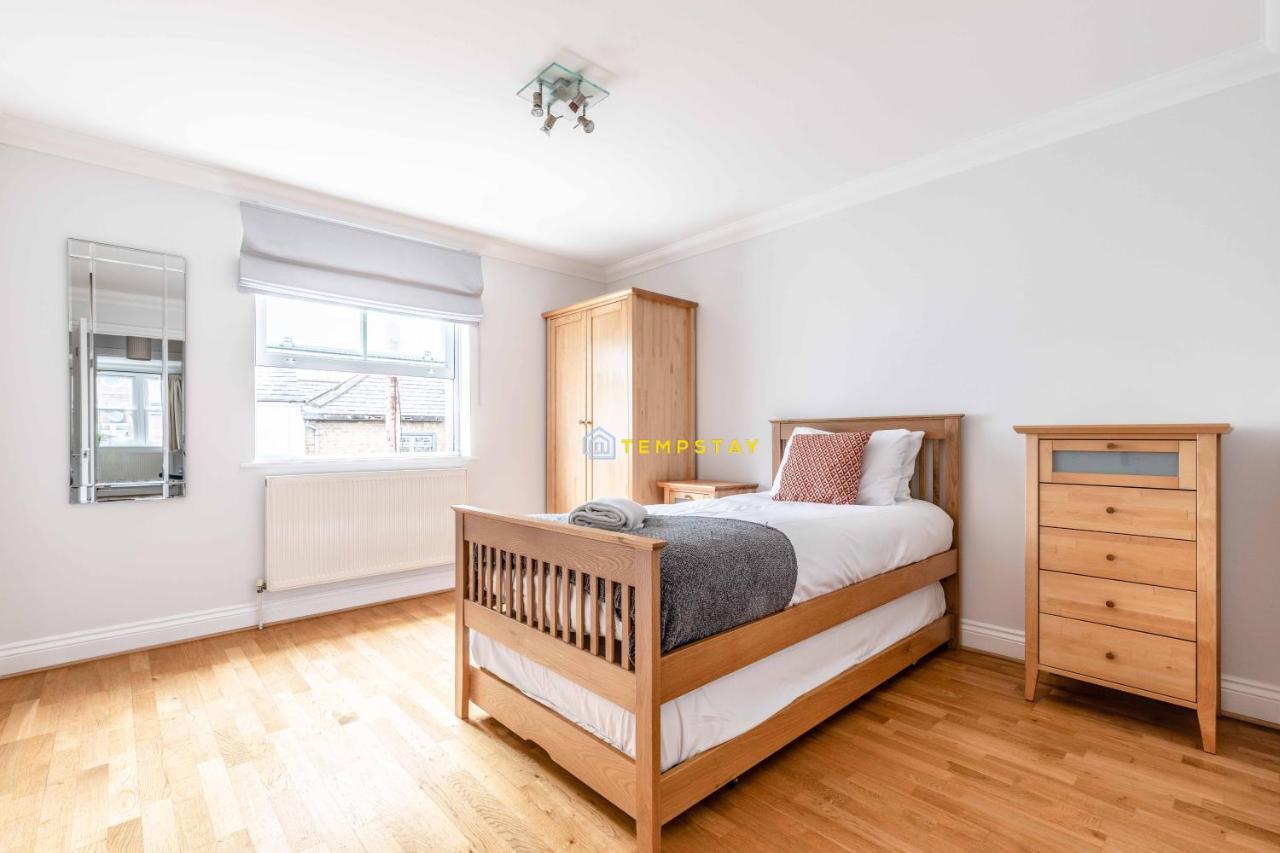 Perfect Spot In Central Windsor & Free Parking! Екстериор снимка
